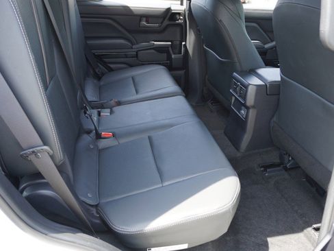 Used 2025 Toyota 4Runner Limited AWD/4WD image 33