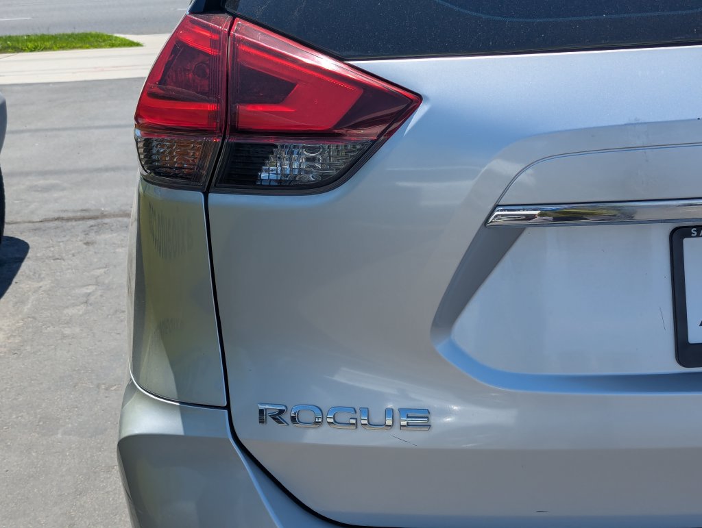 Used 2019 Nissan Rogue S FWD image 5