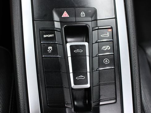 Used 2021 Porsche 718 Boxster w/ Premium Package RWD image 22