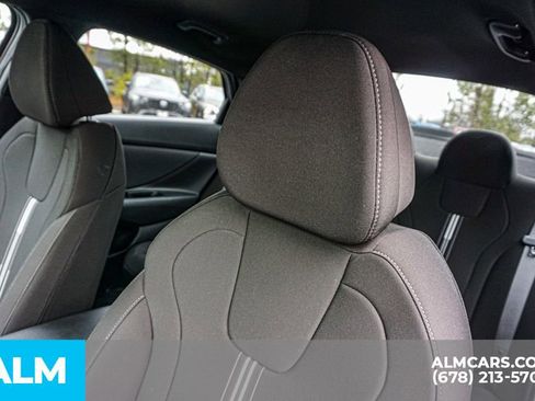 Used 2025 Hyundai Elantra Sport image 17