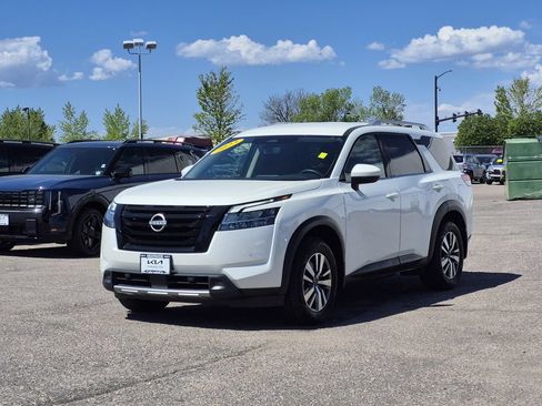 Used 2023 Nissan Pathfinder SL w/ SL Black Package AWD/4WD image 4