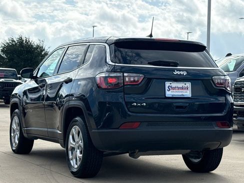 Used 2024 Jeep Compass Sport AWD/4WD image 6