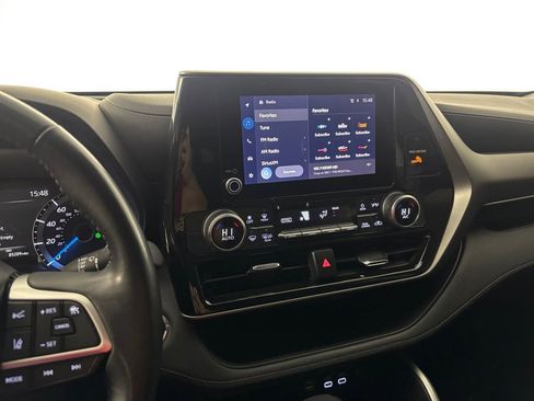 Used 2023 Toyota Highlander LE AWD/4WD image 19
