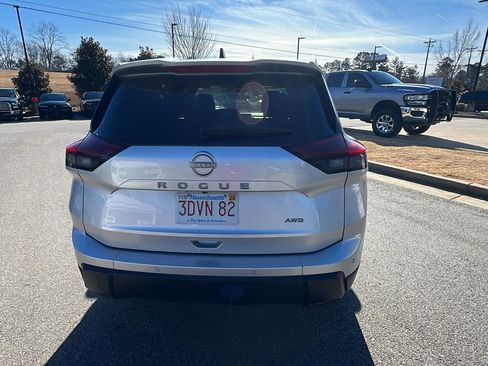 Used 2024 Nissan Rogue S image 9