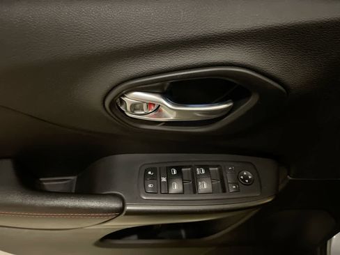 Used 2019 Jeep Cherokee Trailhawk w/ Cold Weather Group image 13