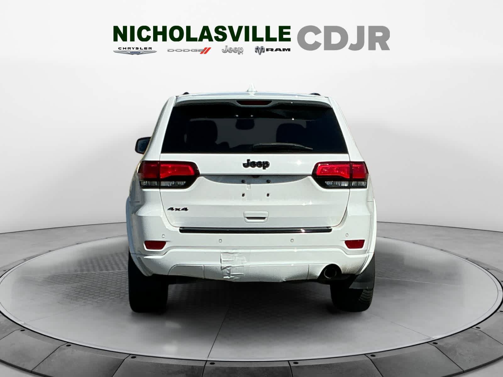 Used 2018 Jeep Grand Cherokee Altitude AWD/4WD image 4