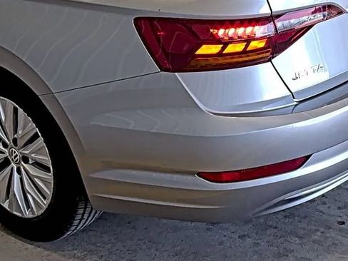 Used 2019 Volkswagen Jetta SE FWD image 9
