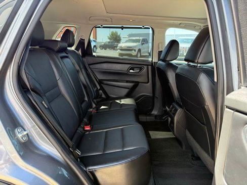 Used 2024 Nissan Rogue SV w/ SV Premium Package FWD image 4