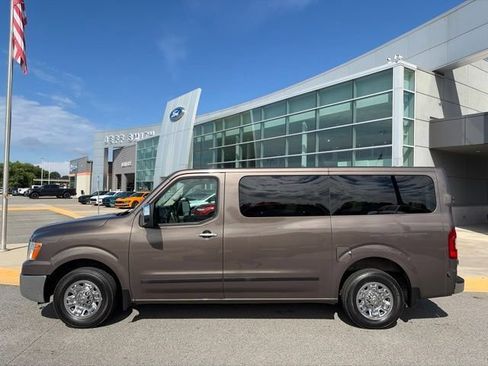 Used 2018 Nissan NV 3500 SL RWD image 2