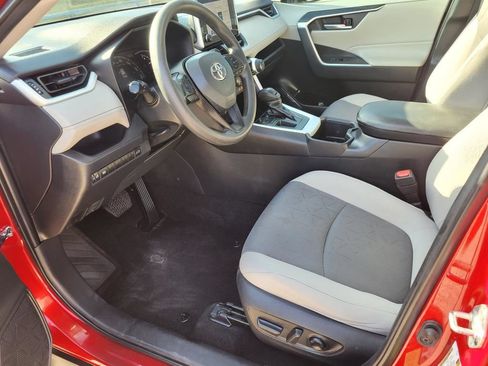 Used 2023 Toyota RAV4 XLE w/ Convenience Package FWD image 2