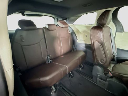 Certified 2023 Toyota Sienna Platinum image 29