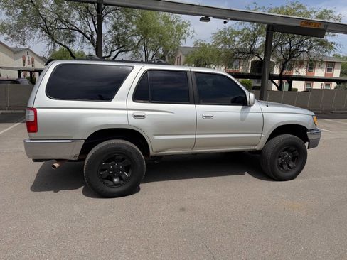 Used 2000 Toyota 4Runner SR5 image 11