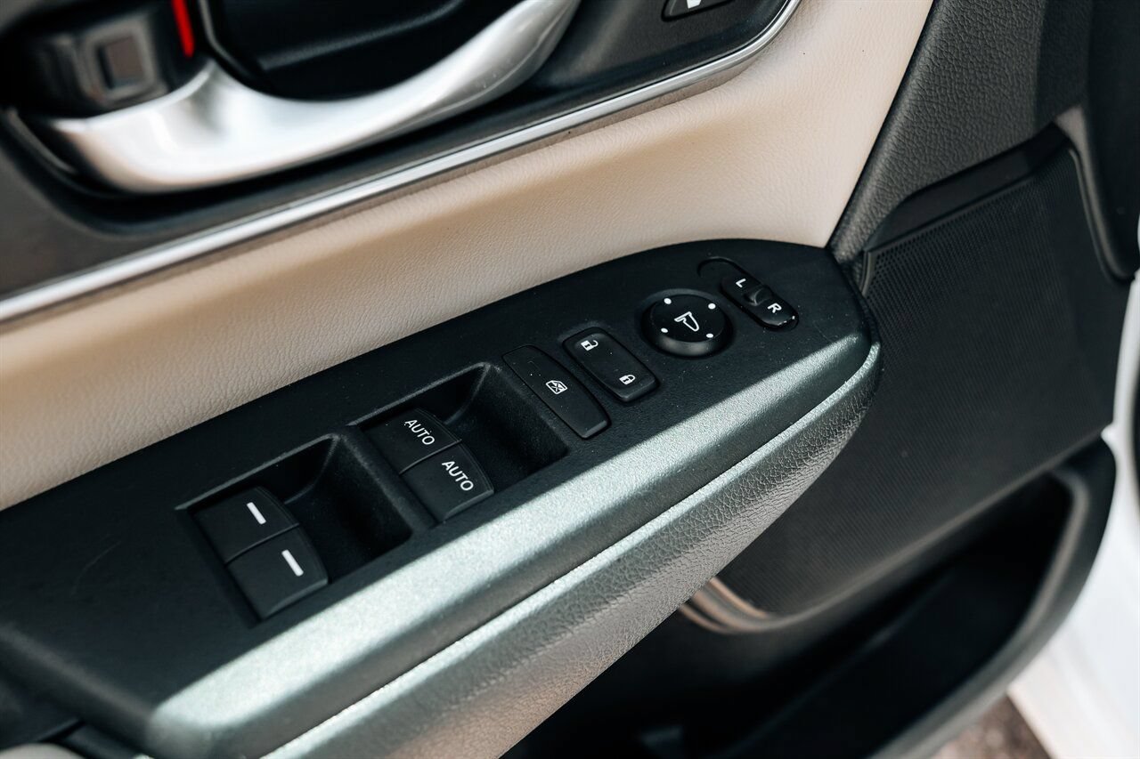 Used 2017 Honda CR-V Touring image 20