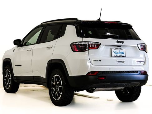 Used 2025 Jeep Compass Trailhawk AWD/4WD image 8