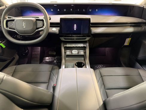 New 2026 Lincoln Nautilus Premier image 23