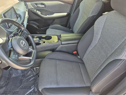 Certified 2023 Nissan Rogue SV FWD image 19