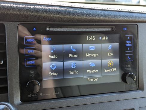 Used 2017 Toyota Sienna XLE FWD image 21