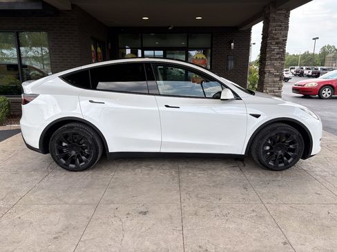 Used 2023 Tesla Model Y Long Range AWD/4WD image 5