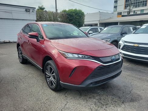 Used 2021 Toyota Venza LE image 7