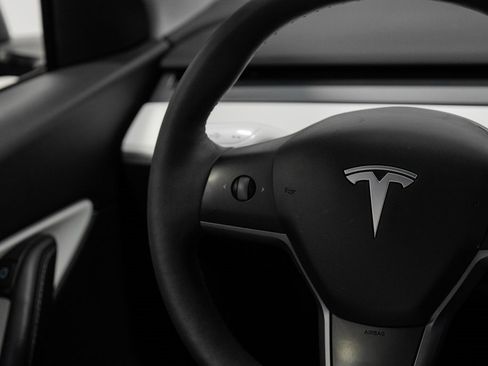 Used 2021 Tesla Model Y Long Range image 24