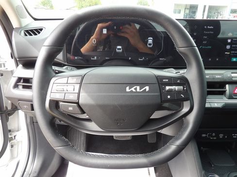 Certified 2025 Kia K4 EX FWD image 12