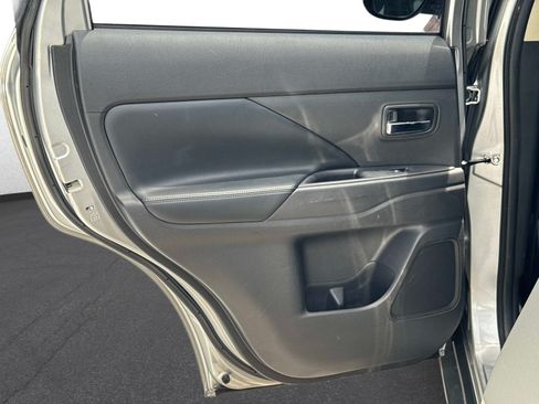 Used 2019 Mitsubishi Outlander SEL FWD image 13