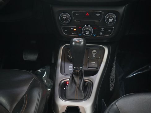 Used 2018 Jeep Compass Latitude w/ Popular Equipment Group AWD/4WD image 17