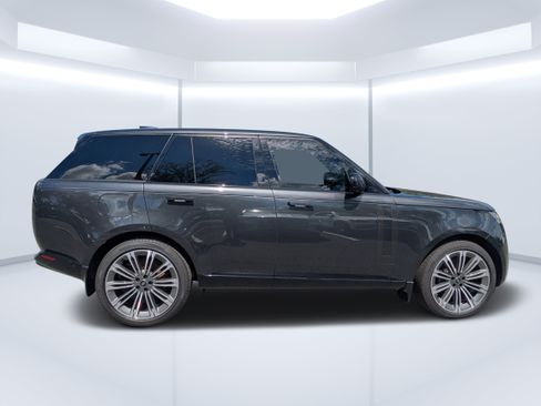 Used 2025 Land Rover Range Rover SE AWD/4WD image 2