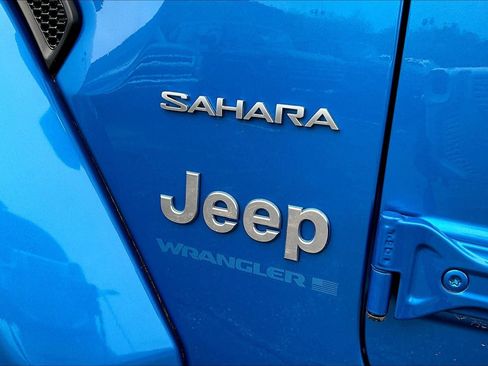 Used 2023 Jeep Wrangler Unlimited Sahara AWD/4WD image 24