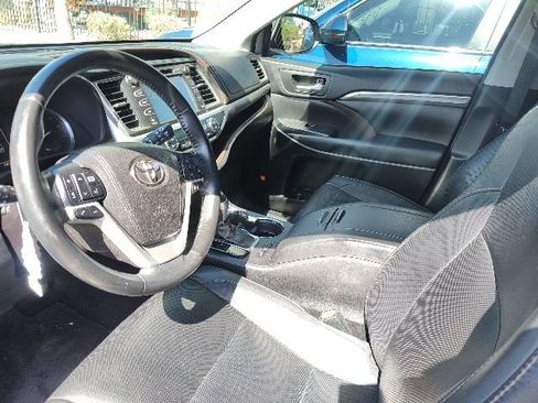 Used 2018 Toyota Highlander Limited Platinum AWD/4WD image 11