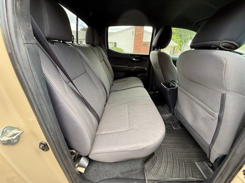 Used 2017 Toyota Tacoma TRD Off-Road AWD/4WD image 13