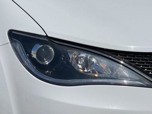 Used 2018 Chrysler Pacifica Touring-L Plus FWD image 9
