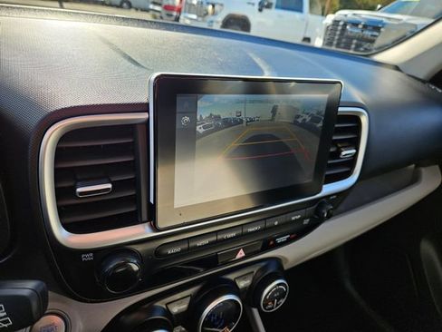 Used 2025 Hyundai Venue SEL FWD image 34