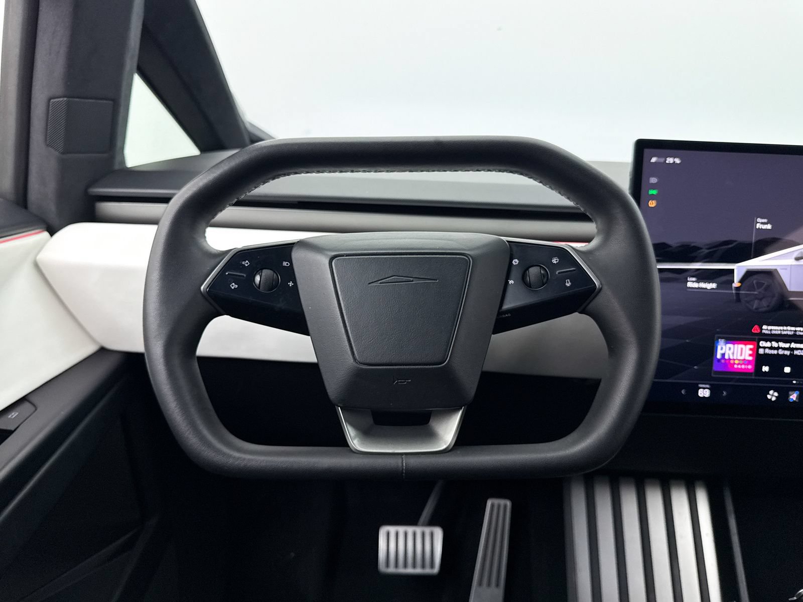 Used 2024 Tesla Cybertruck AWD Crew Cab image 34
