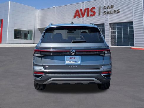 Used 2025 Volkswagen Taos SE image 7