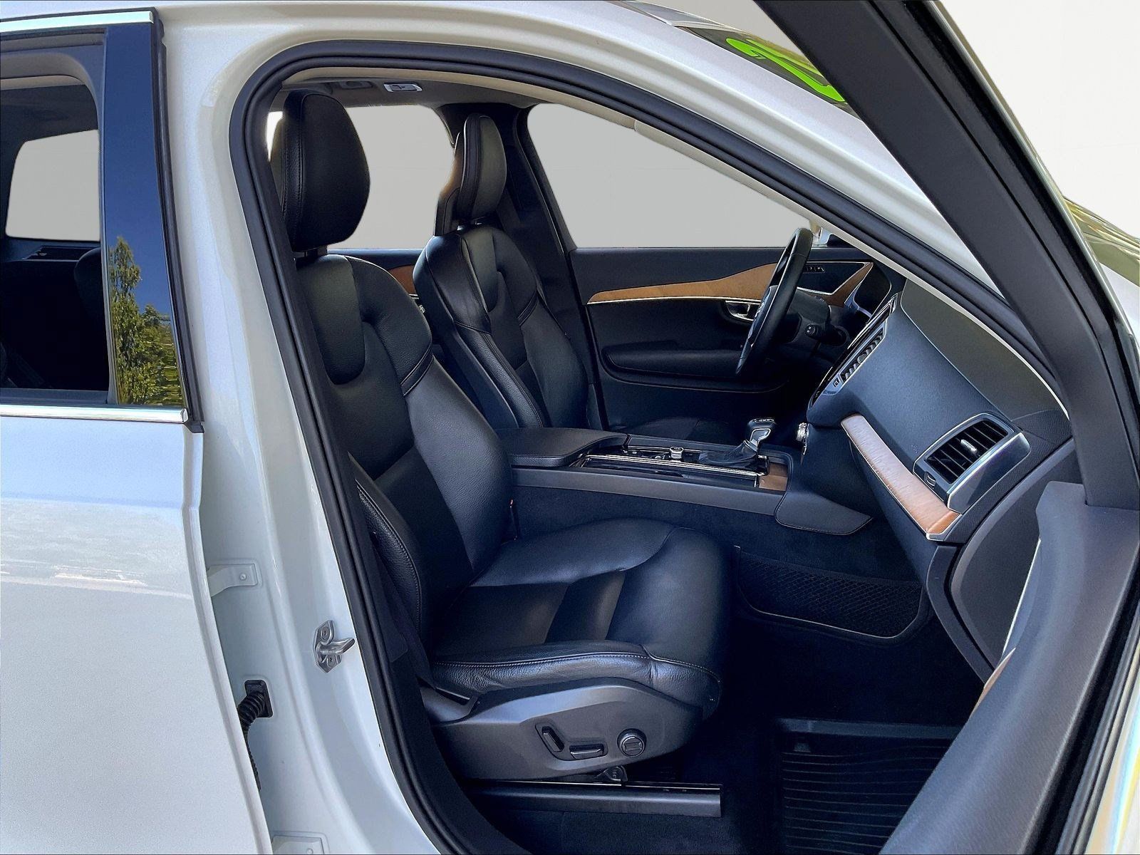 Used 2021 Volvo XC90 T6 Momentum w/ Protection Package Premier AWD/4WD image 30