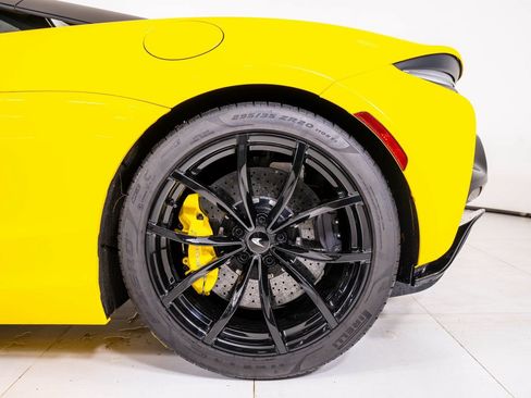 Used 2023 McLaren Artura RWD image 13