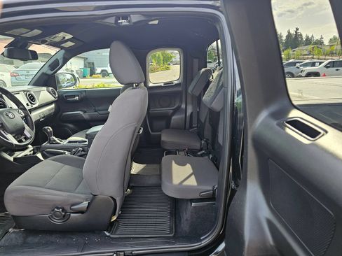 Used 2019 Toyota Tacoma TRD Off-Road w/ TRD Premium Off Road Package AWD/4WD image 31