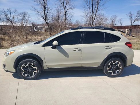 Used 2016 Subaru Crosstrek 2.0i Premium image 8