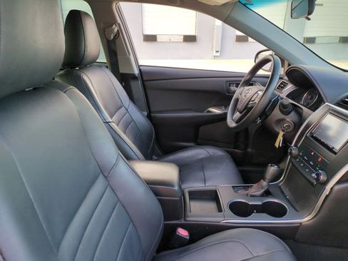 Used 2016 Toyota Camry SE image 16
