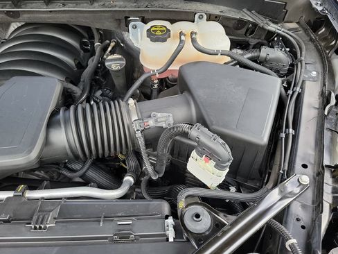 Used 2024 Chevrolet Suburban LT AWD/4WD image 42