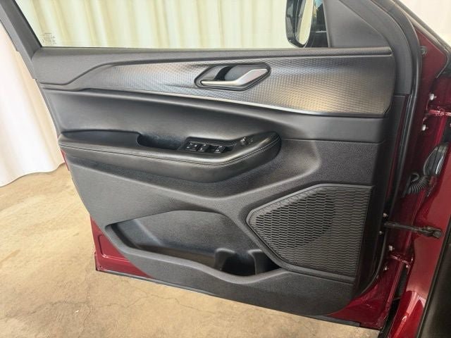 Used 2025 Jeep Grand Cherokee L Altitude AWD/4WD image 17