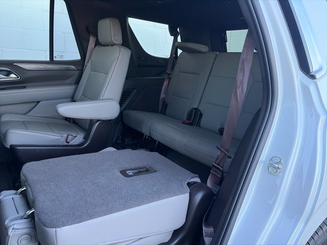 Used 2022 GMC Yukon SLT w/ SLT Luxury Package AWD/4WD image 4