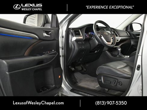 Used 2017 Toyota Highlander Limited image 19