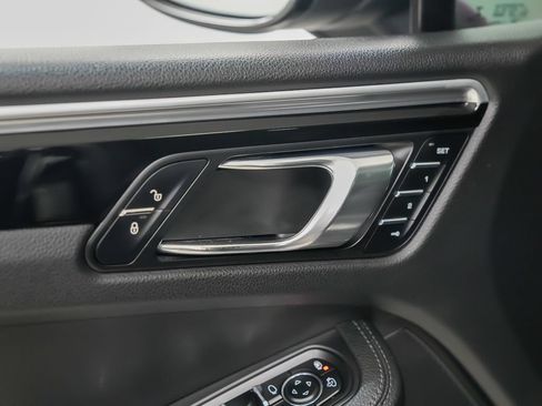 Used 2018 Porsche Macan AWD/4WD image 21