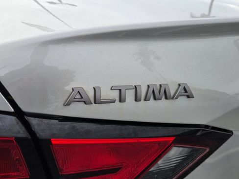Used 2024 Nissan Altima 2.5 SV FWD image 10
