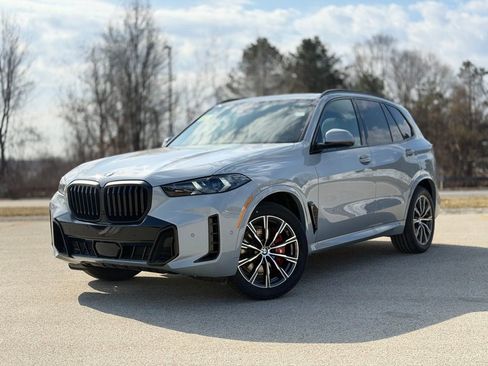 New 2026 BMW X5 xDrive40i w/ M Sport Package AWD/4WD image 1