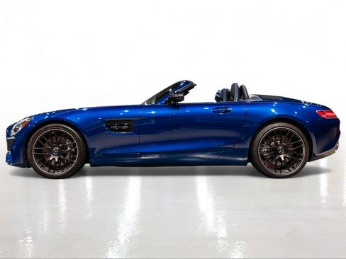 Used 2019 Mercedes-Benz AMG GT Roadster image 3