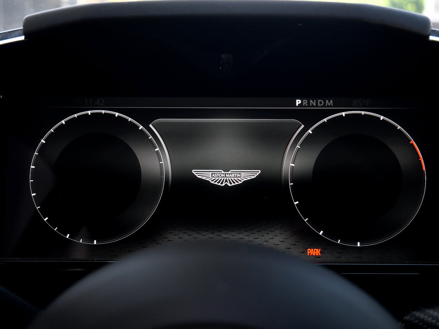 Used 2025 Aston Martin V8 Vantage Coupe RWD image 6