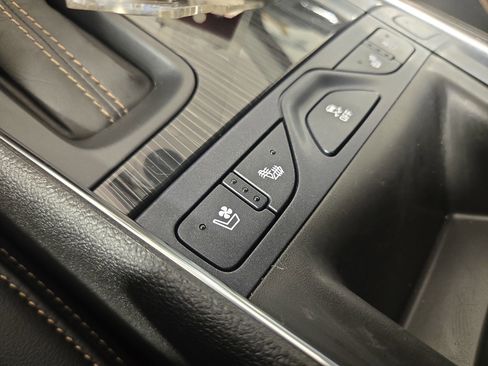 Used 2020 Chevrolet Impala Premier w/ Premier Convenience Package image 27